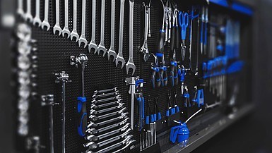 Zwischen Business-Agilität, IT-Security und Compliance - Das richtige Werkzeug ist Waffe und Segen zugleich